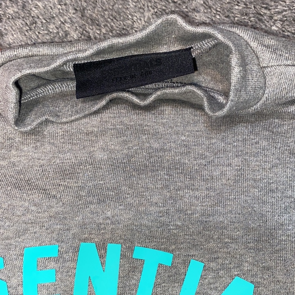Essentials tee - Picture 2 of 4